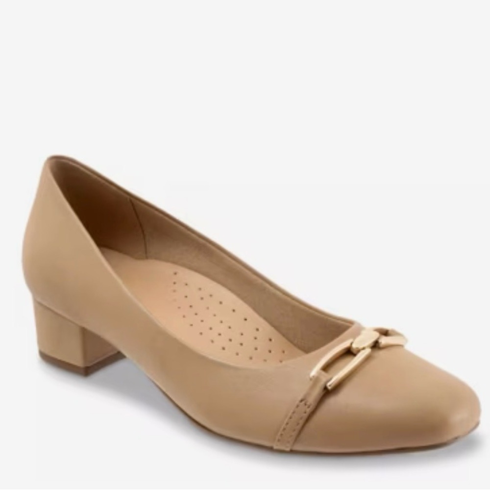 Trotters Beige Leather Loafers with Low Block Heel with Gold Accent 9.5
